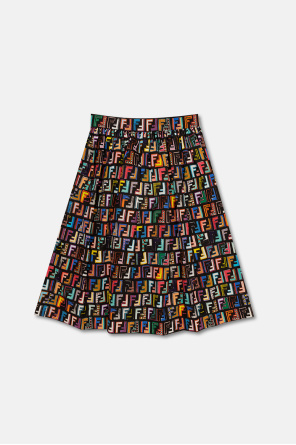 今月のファッショントピックス：「Fendi」の新作バッグ「溢れる